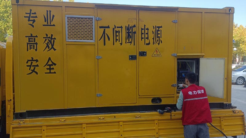龙湾柴油发电机组和UPS电源配合使用时，如何避免切换过程中的电力中断？